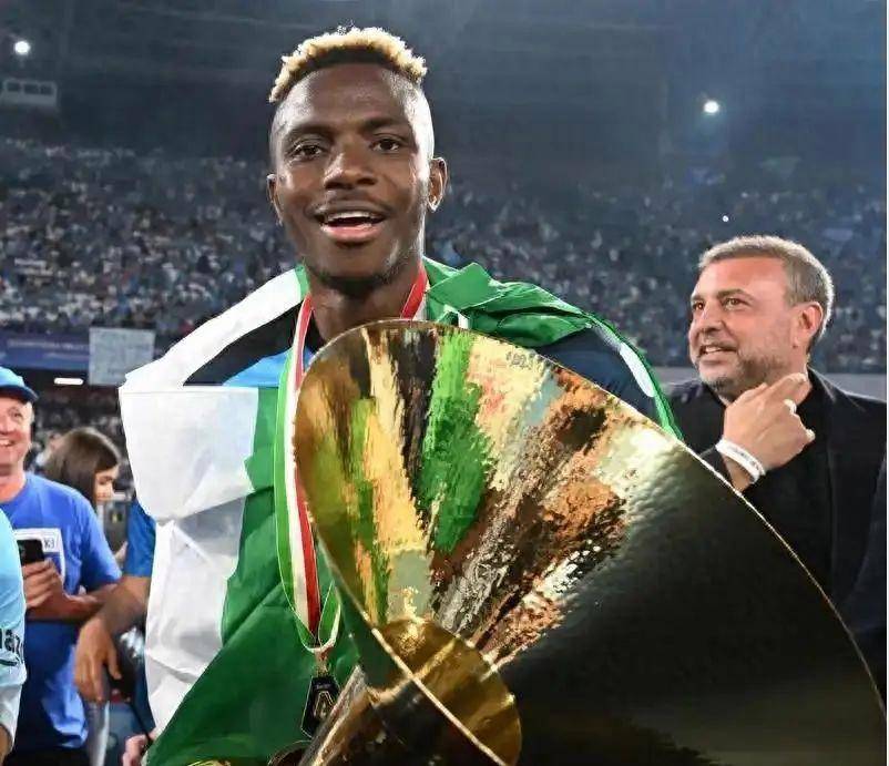 欧联赛程吃紧，瓦伦西亚转会期豪取连胜，球迷炸锅，心理建设被强调的简单介绍