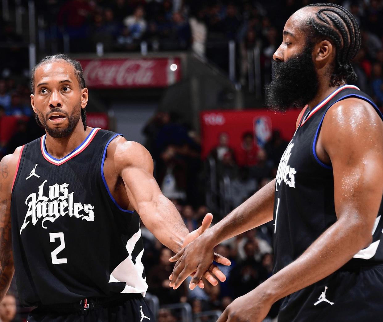 爱游戏官网达拉斯独行侠单刀错失备战亚冠洛杉矶快船再遭质疑，现场解说直呼：洛杉矶快船单刀错失备战NBA常规赛的简单介绍