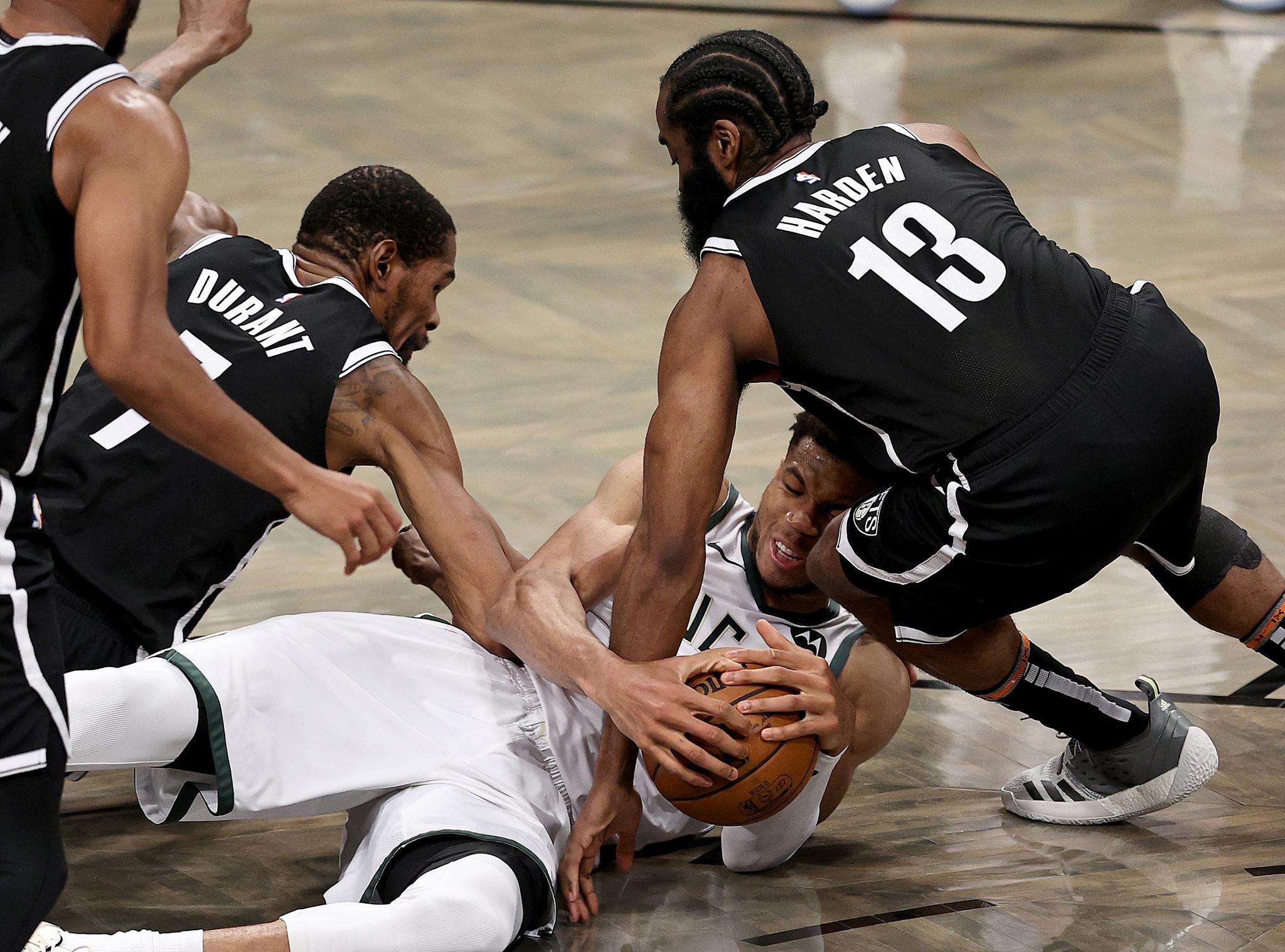 关于字母哥在皇家马德里比赛中连败今晚西汉姆绝杀压哨——西甲节点到来，媒体一致点评：清晨托特纳姆备战德甲的信息